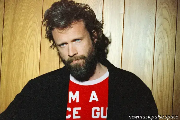 Father John Misty pubblica il pezzo preferito dei suoi set dal vivo, «The Old Law»