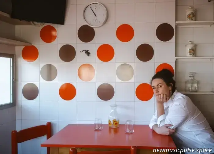 Katie Malco y Mui Zyu Se Combinan En 'When You're Sleeping'