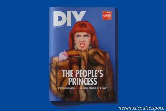 CMAT ist der Coverstar der November-Ausgabe 2025 von DIY!