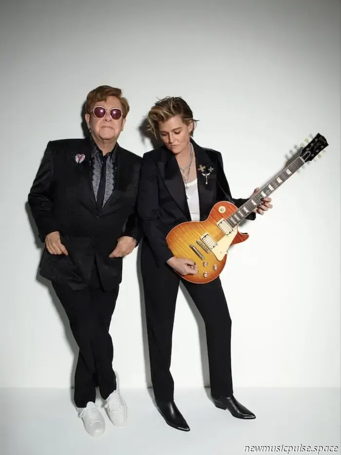 Elton John, Brandi Carlile vereinen sich auf der neuen Hymne 'Swing For The Fences'