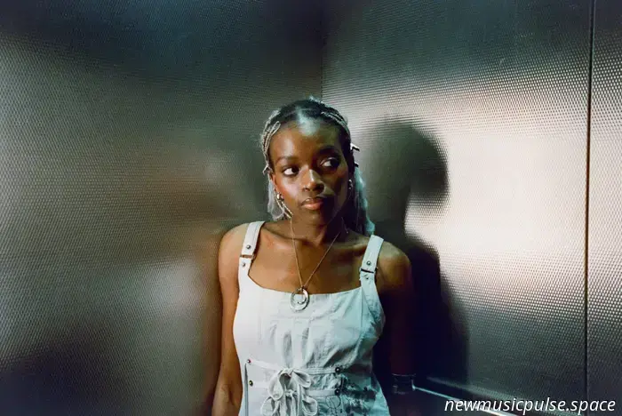 Hannah Jadagu Reveals New Album Titled 'Describe'