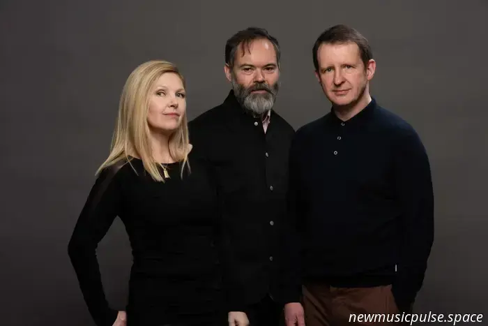 Saint Etienne Confirma Álbum Final 'Internacional'