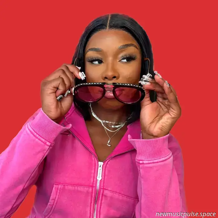Layyah veröffentlicht stärkende neue Single 'Money Moves'