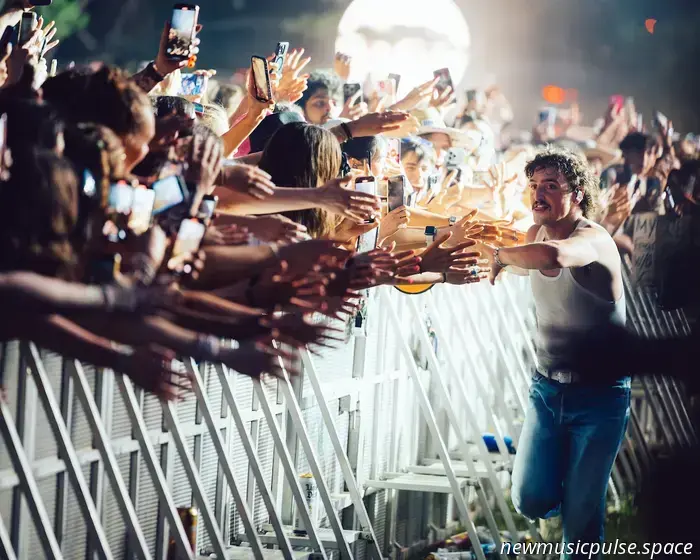 Governors Ball 2025: dal modello di ruolo e il bacio di Conan Gray al discorso di Hozier sulla democrazia, l'iconico set di Olivia Rodrigo e altro ancora! - La rivista Atwood