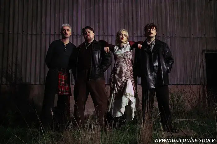 Cliffords zeigen ihren Kampfgeist im neuen Song „Marsh“.