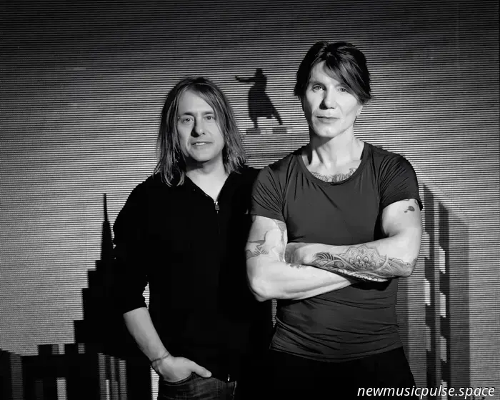 Interview: Robby Takac von Goo Goo Dolls über 30 Jahre 'A Boy Named Goo' und die unendliche Entwicklung der Band - Atwood Magazine