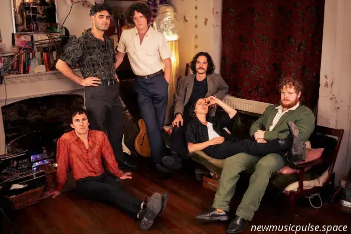 PARTICLS lanza su nuevo EP "Every Now & Then"