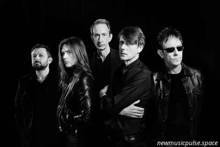 Suede kündigen 10. Album 'Antidepressiva' an
