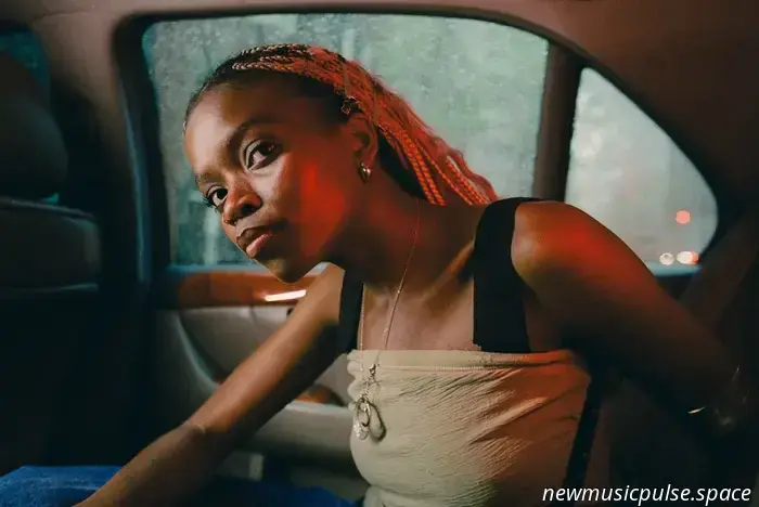 Ritorno a casa: «Describe» di Hannah Jadagu è un rifugio per i dolori della crescita - Atwood Magazine