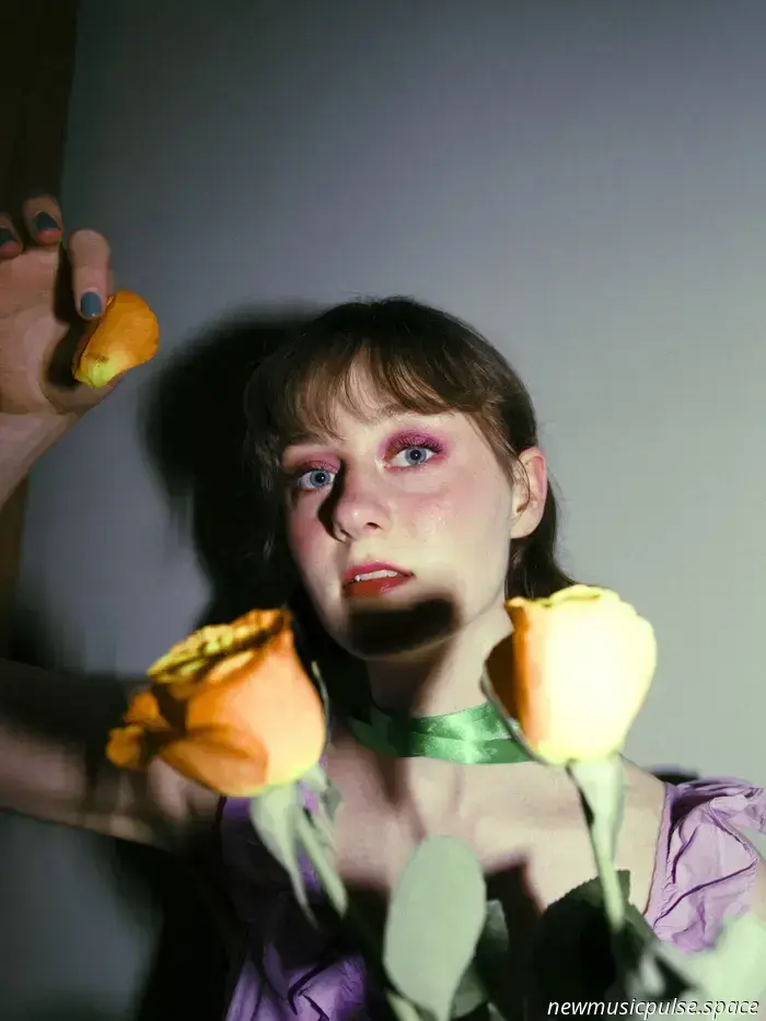 Premiere: Kindelan setzt sich mit verlorener Liebe und anhaltender Reue in ihrem soul-erwärmenden „Wish I Wrote a Love Song“ auseinander – Atwood Magazine