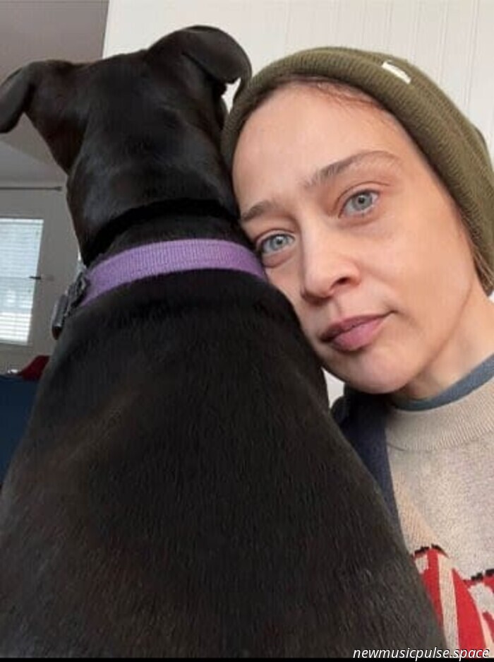 Fiona Apple veröffentlicht eine limitierte 12-Zoll-Vinyl-Version von „Pretrial (Let Her Go Home)“