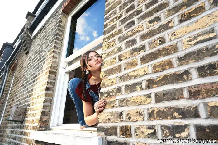 Eaves Wilder’s "Everybody Talks" Portrays Musical Disconnection