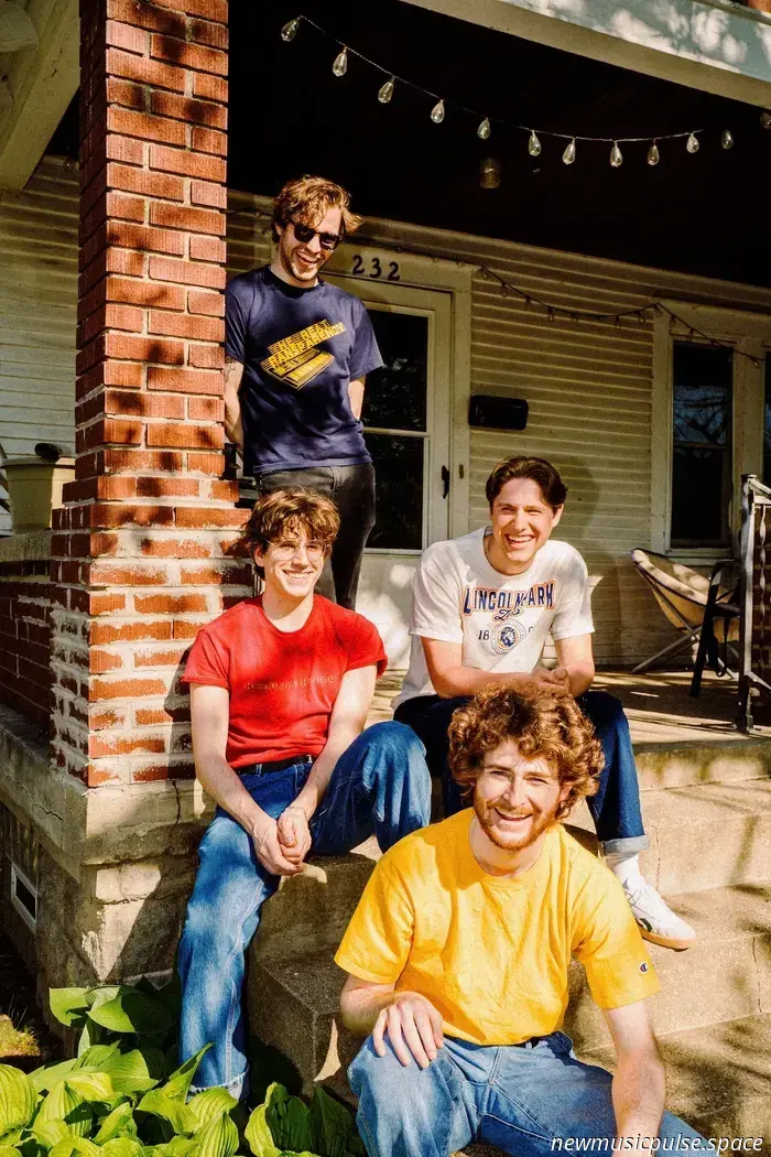 Pretoria leben lautstark auf 'If We’re Pretending', einer EP voller Veränderung, Authentizität und der Kunst des Loslassens - Atwood Magazine