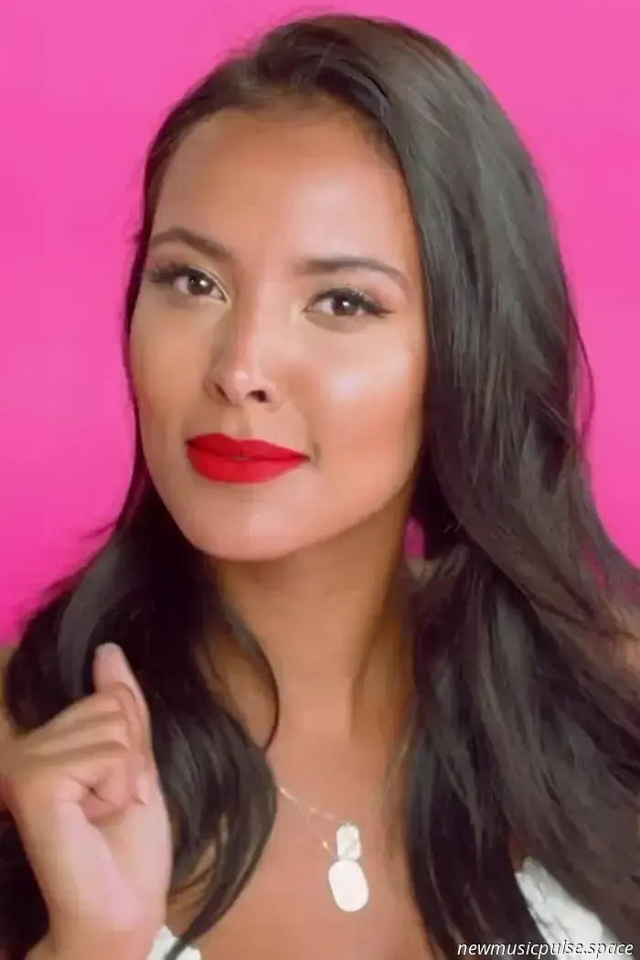 Maya Jama si scaglia contro Grok dopo lo scandalo delle foto nude false generate dall'IA.