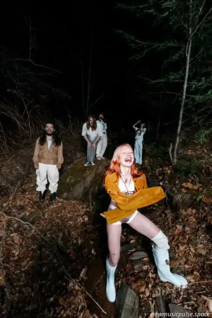 Wet Leg comparte el vídeo 'mangetout' bañado en sangre