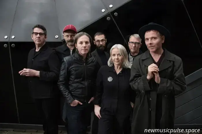 Belle and Sebastian feiern 30 Jahre „Tigermilk“ und „If You’re Feeling Sinister“ mit einer Tournee im Jahr 2026.