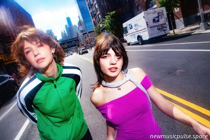 'In Your Face!' zu ihren Bedingungen: Pacificas zweites Album ist ein furioses Zeugnis der Kraft des Duos - Atwood Magazine