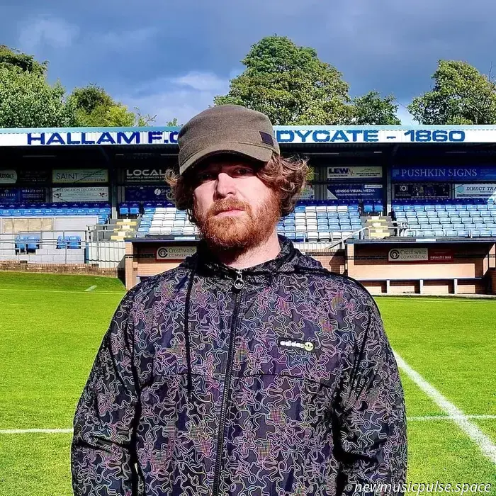 Mat Hook irradia buenas vibras en 'This Feeling'