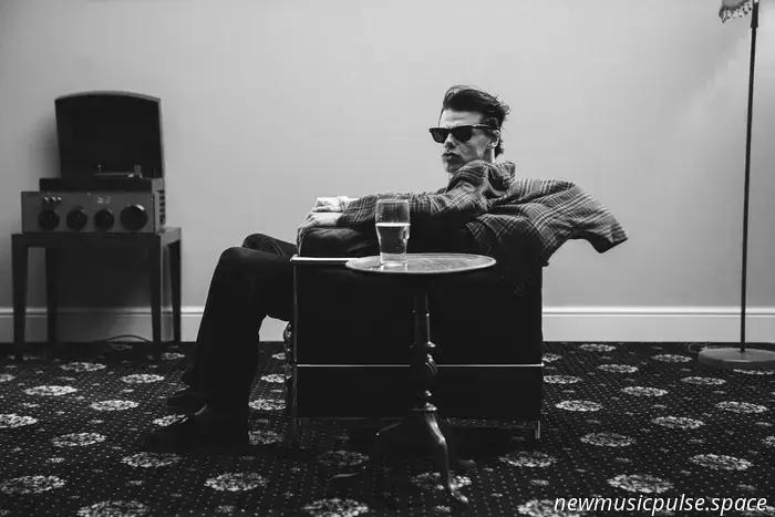 "Lovesick Lullaby" de YUNGBLUD Es un bombardeo de Rock Británico-Atwood Magazine