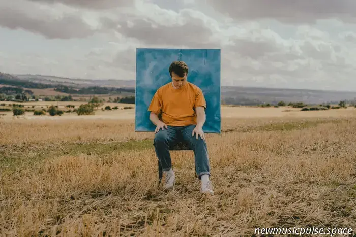 Premiere: Joe Ramsey reflektiert über Zeit, Zweck und Präsenz in „Mornings“, einer berührenden Indie-Folk-Betrachtung - Atwood Magazine
