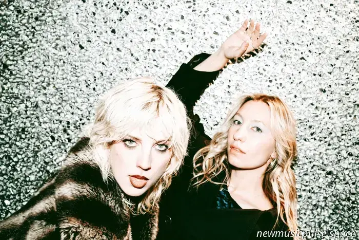 Coach Party joined forces with Black Honey for the track ‘Disco Dream’ on the dancefloor.