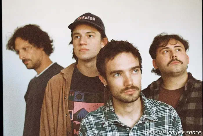 Aférrate como 'Wrench': cómo Flycatcher se afinó al dejarlo ir - Atwood Magazine