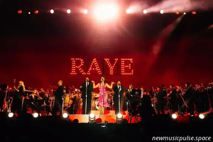 RAYE compie il giro trionfale per la sua impeccabile esibizione da headliner all'All Points East 2025