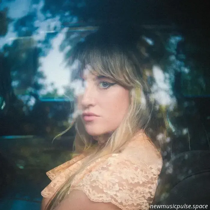 Lindsey Troy schlägt mit ihrer neuen Single ‚I've Seen The Willow Trees‘ ein neues Kapitel auf.