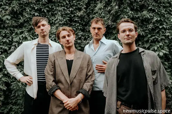 Song of the Day: Glass Animals Exhibit Style and Edge with “Vampire Bat” - Atwood Magazine
