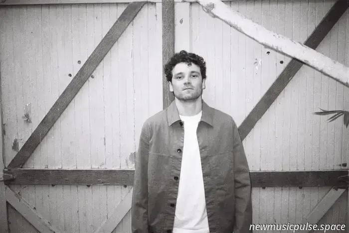 Jeffers Insley glänzt durch die intimen, rohen Klanglandschaften von "Honey" - Atwood Magazine