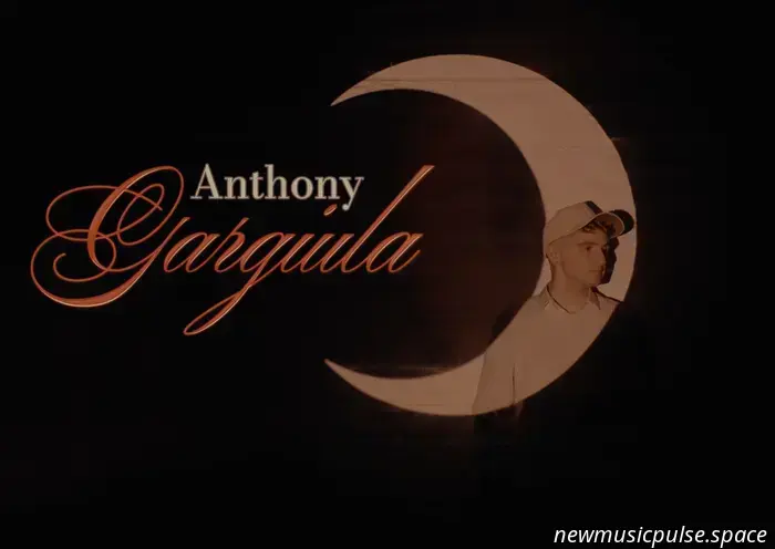 Premiere: Toby Gad & Anthony Gargiula finden weihnachtlichen Zauber und Staunen in „Fell in Love with Christmas“ - Atwood Magazine