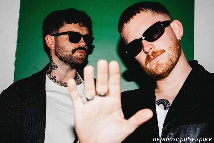 Big Special представляют обезоруживающий новый сингл «Затащенные на холм (и сброшенные с другой стороны)»