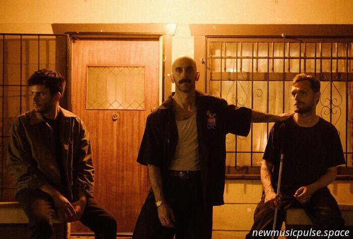 „Eine seltene Chance, unsere Geschichte umzuschreiben“: X Ambassadors holen ihre Vergangenheit zurück und definieren ihre Gegenwart neu mit ‚VHS(X)‘, einer Neuinterpretation ihres filmischen Meisterwerks - Atwood Magazine