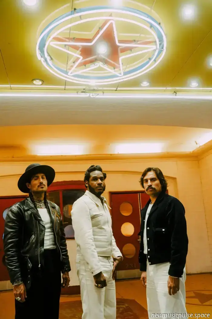 Hermanos Gutiérrez & Leon Bridges collegano su ‘Elegantly Wasted’
