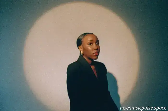 Ego Ella May presenta la potente nuova canzone 'We're Not Free'.