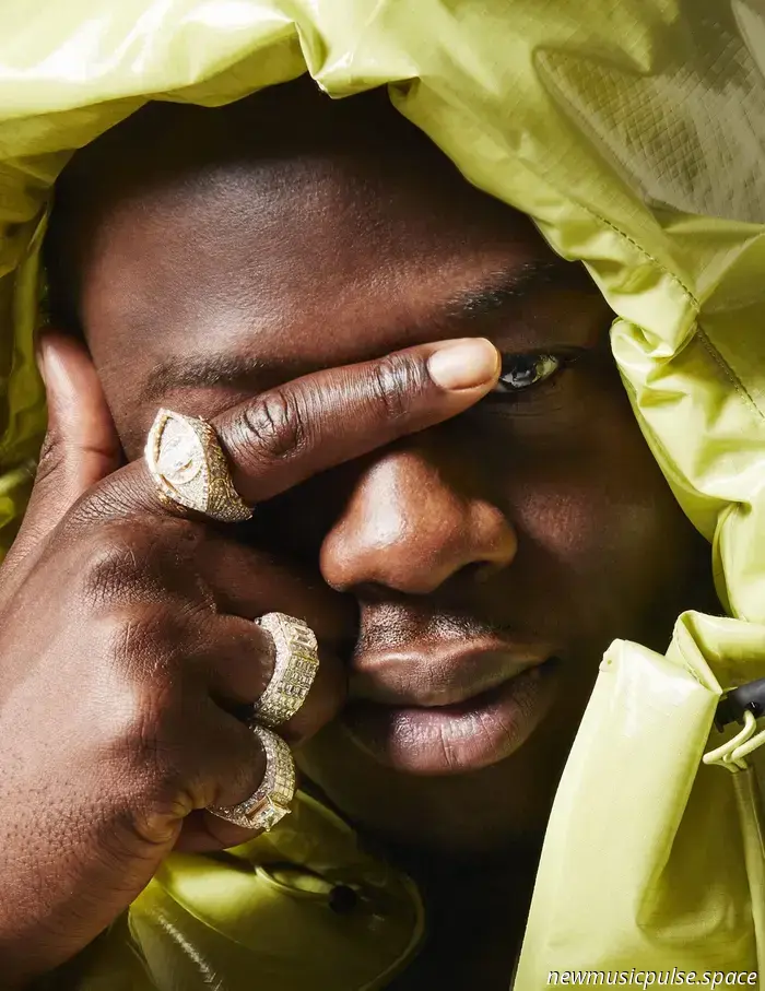 J Hus veröffentlicht überraschend die EP 'Half Clip'.