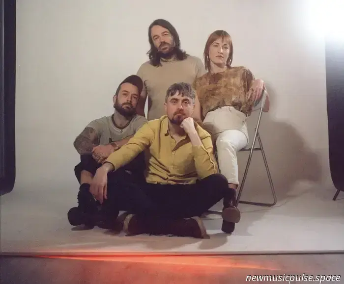 Lankum представили завораживающую версию песни The Specials «Ghost Town»