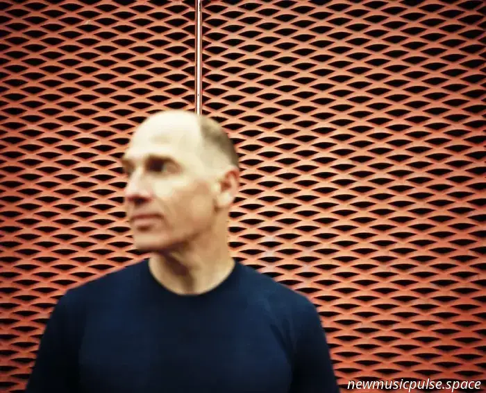 Daphni condivide il brano "Sad Piano House"