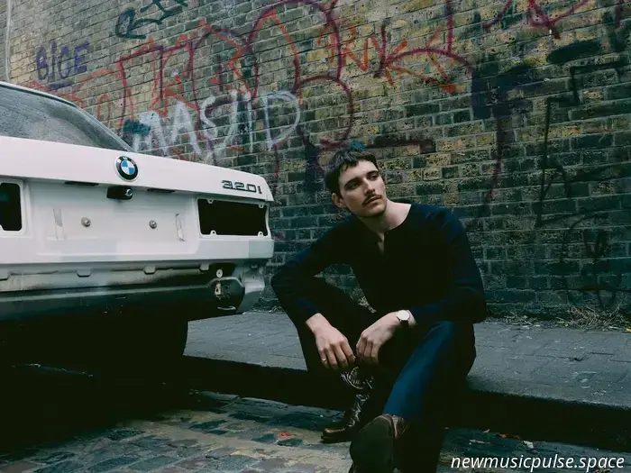 Dom Quincey делится зажигательным инди‑гимном «Это не конец…»