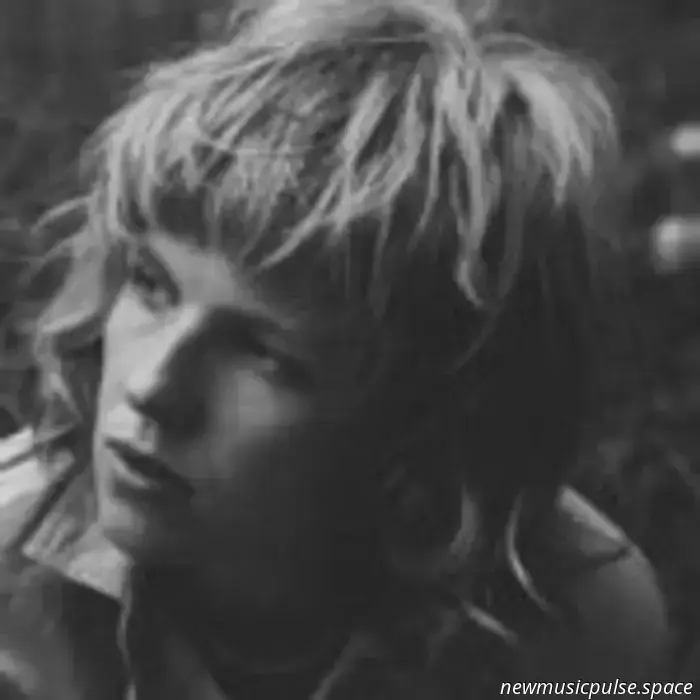 „Düster, romantisch und desorientierend“: Dead Gowns aus Maine kanalisiert Verlangen und Trauer in einen Indie-Folk-Sturm auf ihrem Debütalbum - Atwood Magazine