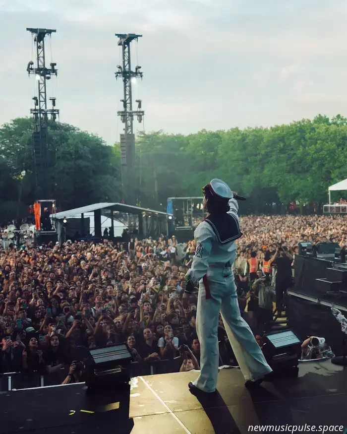 Governors Ball 2025: dal modello di ruolo e il bacio di Conan Gray al discorso di Hozier sulla democrazia, l'iconico set di Olivia Rodrigo e altro ancora! - La rivista Atwood