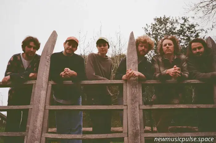 Künstler, auf den man achten sollte: Henry Grace tritt mit „Say Something Mean“ hervor, ein die Seele bewegendes Lied über Menschlichkeit, Leidenschaft und hart erkämpfte Klarheit - Atwood Magazine