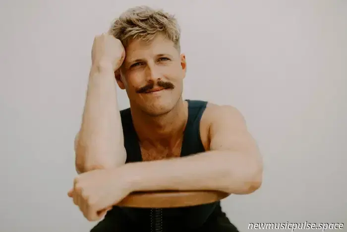 Interview: Ziggy Alberts öffnet die Tür zur Veränderung mit „New Love“ - Atwood Magazine