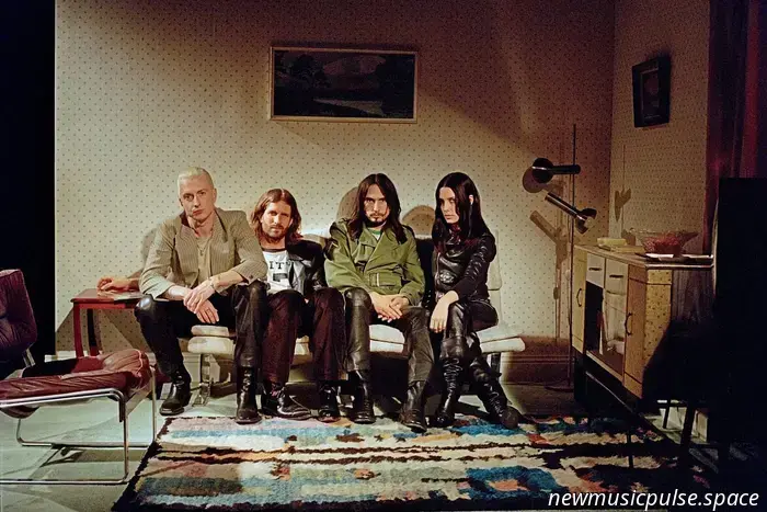 Wolf Alice выпустили задумчивый новый сингл «The Sofa» в качестве анонса предстоящего нового альбома «The Clearing»