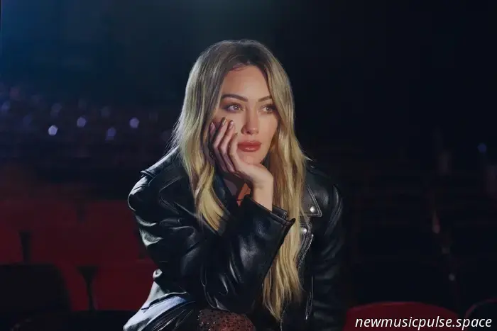 Hilary Duff wurde älter und weiser – und schrieb darüber in „Mature“ - Atwood Magazine