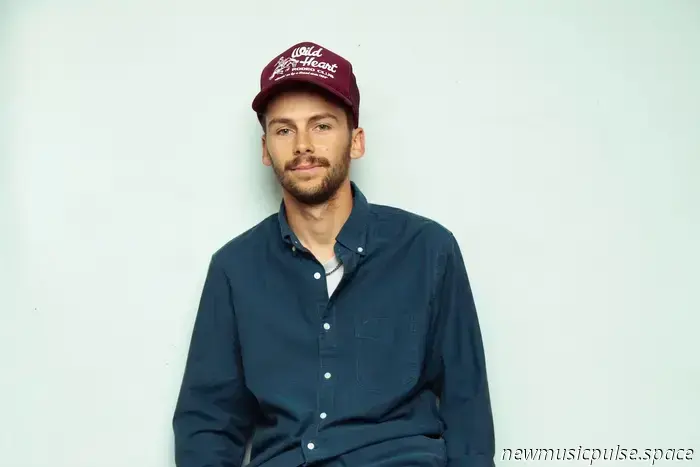 Premiere: Jackson Scribner findet nächtlichen Trost in „Mr. Moon“, einem eindringlichen, bekenntnishaften Indie-Folk-Stück – Atwood Magazine