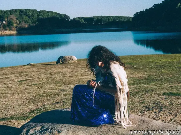 Yamila stellt das neue Album „Noor“ vor.