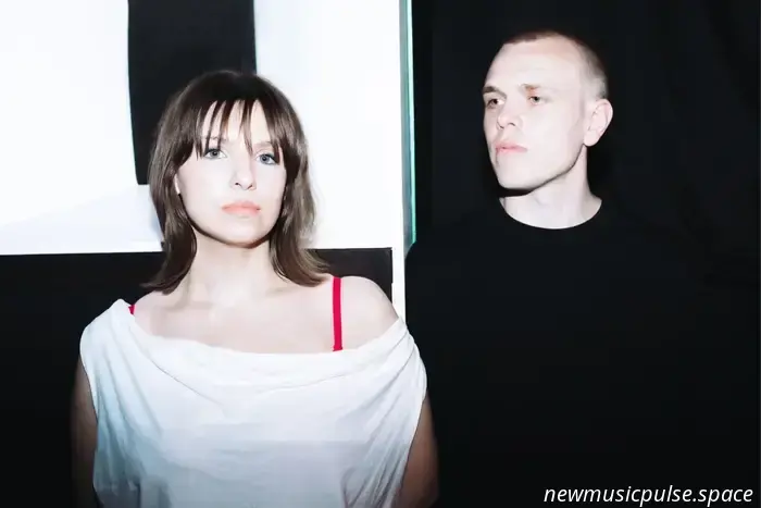 Lucky Iris kündigen neues Mixtape „Verliebe dich in den DJ“ an