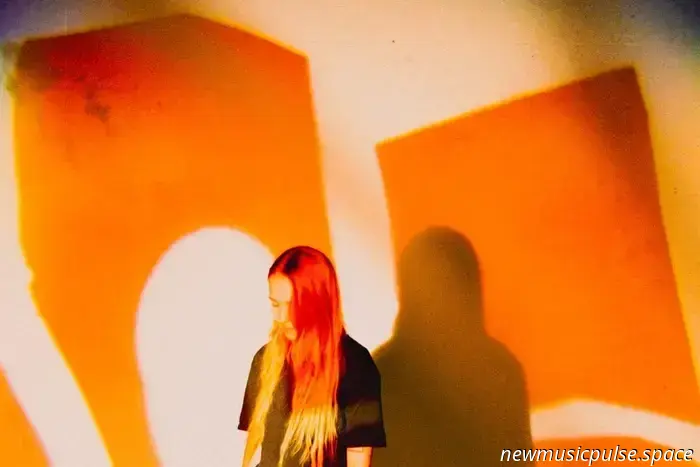 Ivor Woods veröffentlicht den Zero Gravity Darkwave Hymnus „One Night“