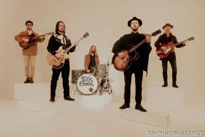 'She Died On Christmas Day' dei The Coral è una canzone di Natale alternativa.